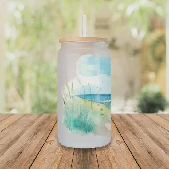 Rotating view of Fun in the Sun glass can tumbler with beach design