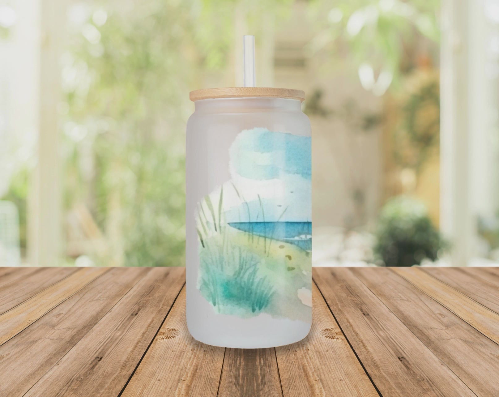 Rotating view of Fun in the Sun glass can tumbler with beach design