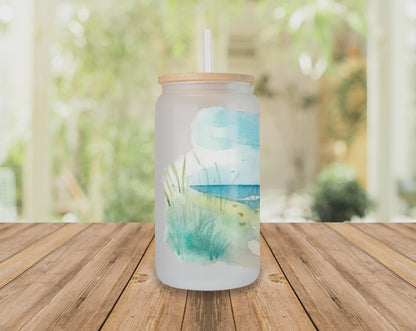 Rotating view of Fun in the Sun glass can tumbler with beach design